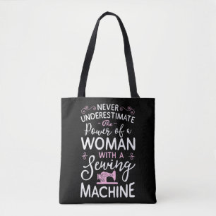Tote Bag Ne Sous-Estimez Jamais Une Femme Avec Une Machine