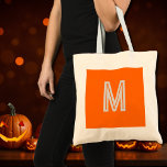 Tote Bag néon orange - monogramme gras<br><div class="desc">Sac fourre-tout avec un arrière - plan solide orange néon et une police blanche audacieuse Design simple et tendance par Alma Wad. Personnalisez-le avec votre monogramme maintenant. _________________ Orange - la couleur du soleil - est souvent associé au signe de Léon. Vous pouvez tenir compte de cela lors du choix...</div>