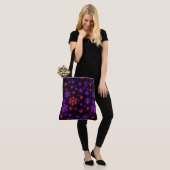 Tote Bag Neon Snowflakes (Sur le modèle)