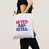 Tote Bag Never Pay Retail – Bold Shopper Statement Tee (De près)