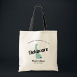 Tote Bag N'importe quelle couleur Delaware Map Mariage Welc<br><div class="desc">Un sac cadeau de bienvenue mariage pour les clients extérieurs à la ville à votre mariage, avec l'image du Delaware. Vous pouvez modifier les couleurs pour n'importe quelle partie de ce design, ainsi que déplacer le coeur à l'emplacement de votre mariage. Pour modifier les couleurs, cliquez sur personnaliser, puis sur...</div>