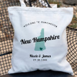 Tote Bag N'Importe Quelle Couleur New Hampshire Map Mariage<br><div class="desc">Un sac cadeau de bienvenue mariage pour les clients extérieurs à la ville à votre mariage, avec l'image du New Hampshire. Vous pouvez modifier les couleurs pour n'importe quelle partie de ce design, ainsi que déplacer le coeur à l'emplacement de votre mariage. Pour modifier les couleurs, cliquez sur personnaliser, puis...</div>