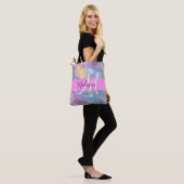 Tote Bag Nom de monogramme holographique iridescent rose fé (Sur le modèle)