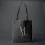 Tote Bag Nom et monogramme noir simple personnalisé<br><div class="desc">Elégant Moderne Personnalisé monogramme et sacs fourre-tout de nom en noir et rose,  simple et élégant. grands cadeaux de mariée personnalisés à la fête de mariage,  la douche nuptiale ou la fête de bachelorette. Customisez le monogramme ou le nom avec votre choix de couleur et de police.</div>