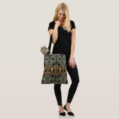 Tote Bag Ornement Vert Goth Sage Avec Crâne (Sur le modèle)