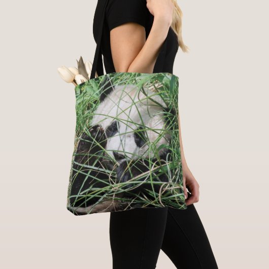 Tote Bag Panda Géant Se Cache Dans L'Herbe (De près)