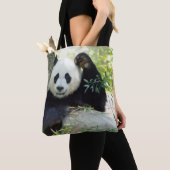 Tote Bag Panda géant se reposant contre l'arbre (De près)
