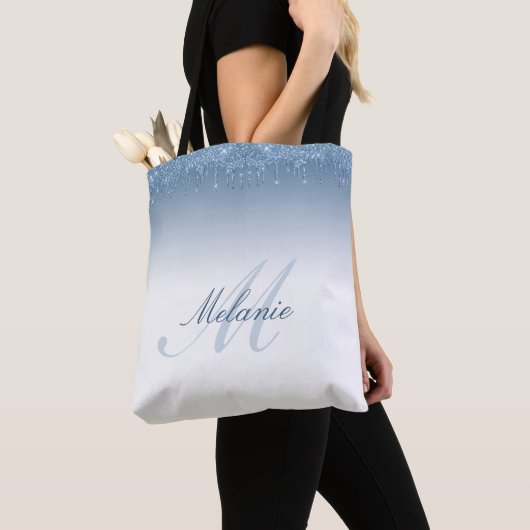 Tote Bag parties scintillant bleue monogrammée (De près)
