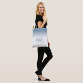 Tote Bag parties scintillant bleue monogrammée (Sur le modèle)