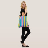 Tote Bag Pastel Rainbow Stripes (Sur le modèle)
