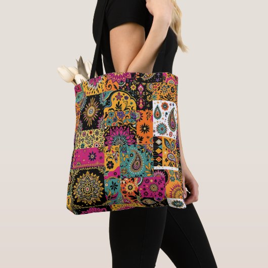 Tote Bag Patchwork bohème Mandala et Motif Paisley (De près)