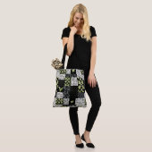 Tote Bag Patchwork de Lilies-of-the-Valley en noir (Sur le modèle)