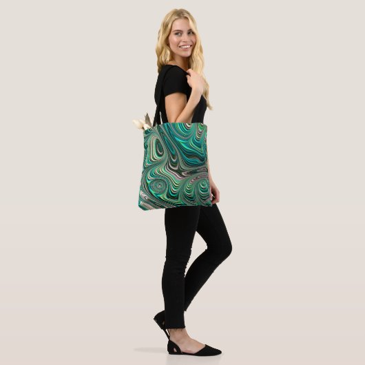 Tote Bag Paua Abalone Shell Fractal Abstrait dans Teals (Sur le modèle)