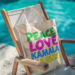 Tote Bag Peace Love Kamala Harris<br><div class="desc">Cute Peace Love Kamala Harris sac fourre-tout pour un démocrate progressiste qui aime les desseins politiques amusants et colorés. Vote pour Kamala à la présidence à l'élection de 2024. Un design libéral amusant dans des couleurs vives.</div>