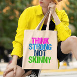 Tote Bag Penser fort pas maigre aptitude Inspirationnelle<br><div class="desc">Pense Fort Non Maigre. Un anorexie récupération citent cadeau pour récupérer anorexique apprendre à aimer leur beau corps et s'accepter. L'image du corps est si importante. Soyez un guerrier. Il y a plus à la vie que d'être mince, donc vivez. Un design cool positif pour le corps pour quelqu'un dans...</div>