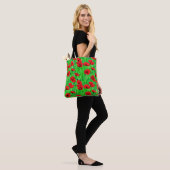 Tote Bag Pépites rouges dans un champ vert (Sur le modèle)