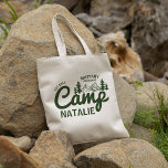 Tote Bag Personnalisé Camp Bach Bachelorette Party Custom<br><div class="desc">Embarquez pour votre aventure montagneuse avec notre Sac fourre-tout personnalisé Camp Bach Bachelorette Party - un accessoire élégant et pratique qui complète la beauté de l'extérieur. Ce sac fourre-tout de bachelorette de camp vert forêt est plus qu'un simple sac; c'est un symbole personnalisé du dernier sentier avant le voile, ajoutant...</div>