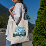 Tote Bag Personnalisé Vacances en famille Blue Mountain For<br><div class="desc">sac fourre-tout de réunion familiale customisé pour vos vacances d'été dans les montagnes du Colorado ou un beau cabine dans la forêt. Ce design cool présente un joli dessin de montagnes enneigées en face de sapins verts. Une grande nature gardée pour une famille aimante en plein air.</div>