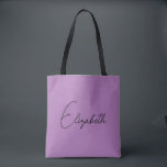 Tote Bag Personnaliser Ajouter votre propre nom Elegant Lav<br><div class="desc">Remplacez Votre Nom De Script Texte Ici Elégant Design Minimaliste Moderne Modèle Lavender Shopping Sac fourre-tout Épaule.</div>