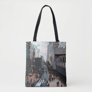 TOTE BAG PERSONNES DANS LES RUES DE LA VILLE EN JOURNÉE