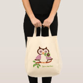 Tote Bag Petite chouette de printemps tenant une fleur dans (Devant (produit))