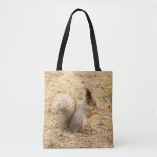 Tote Bag Photo d'un écureuil mignon mangeant une noix
