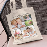 Tote Bag Photos de grand-mère personnalisées<br><div class="desc">Grand-mère va adorer ce sac fourre-tout photo collage personnalisé. Vous pouvez personnaliser avec six photos de famille de petits-enfants, membres de la famille, animaux de compagnie, etc, et customiser l'expression "Je t'aime" ou "Nous t'aimons", et si elle est appelée "grand-mère", "Nana", "Maman", etc. Vous pouvez également ajouter les noms des...</div>