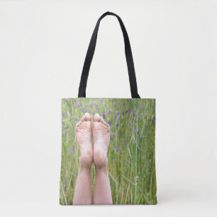 Tote Bag pieds nus dans les fleurs sauvages de prairie
