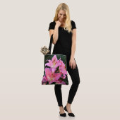 Tote Bag Pink Oriental Lilies Floral (Sur le modèle)