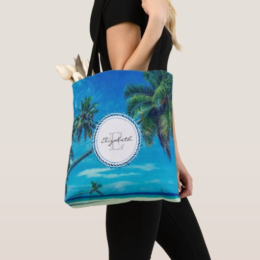 Tote Bag Plage de sable blanc avec palmiers tropicaux Monog (De près)