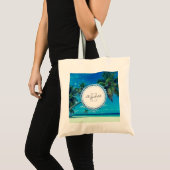 Tote Bag Plage de sable blanc avec palmiers tropicaux Monog (Devant (produit))