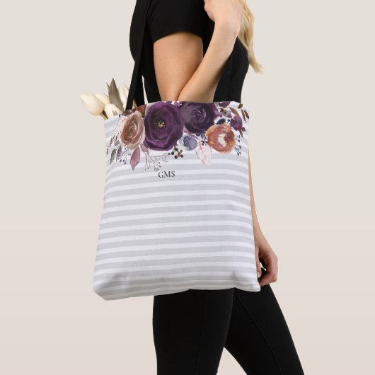 Tote Bag Plum pourpre et monogramme floral bordeaux (De près)
