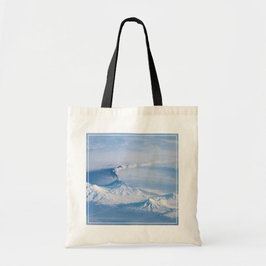 Tote Bag Plume Émanant Du Volcan Kliuchevskoi. (Devant)