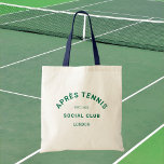 Tote Bag Poignée de la Marine après le Tennis Social Club G<br><div class="desc">Après Tennis Social Club Green Crest, bracelet marine, sac fourre-tout de tennis. Personnalisez avec l'année et l'emplacement. Parfait pour transporter vos essentiels de tennis, comme cadeau pour un amoureux du tennis ou comme sacs-cadeaux pour un bachelier à thème de tennis ou une fête de bachelorette. Conçu pour correspondre à notre...</div>