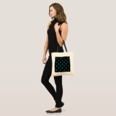 Tote Bag points de croix turquoises sur noir (Devant (modèle))
