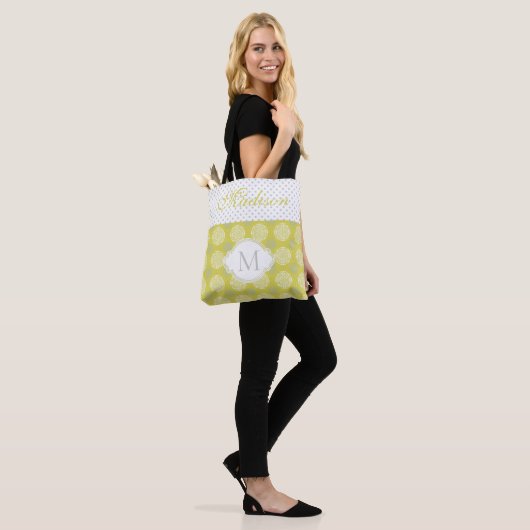 Tote Bag Points Gris Chartreuse Monogramme initial tendance (Sur le modèle)