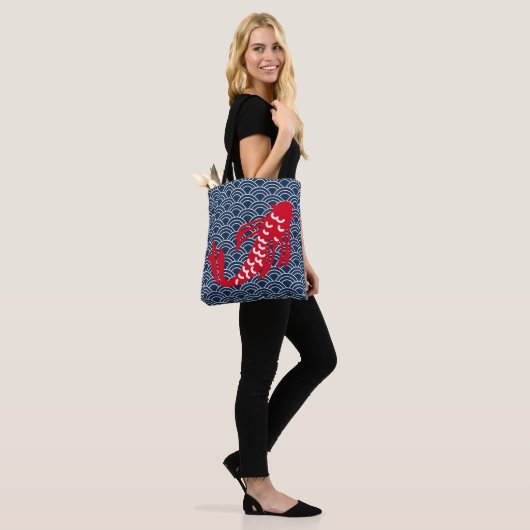 Tote Bag Poisson rouge Koi (Sur le modèle)