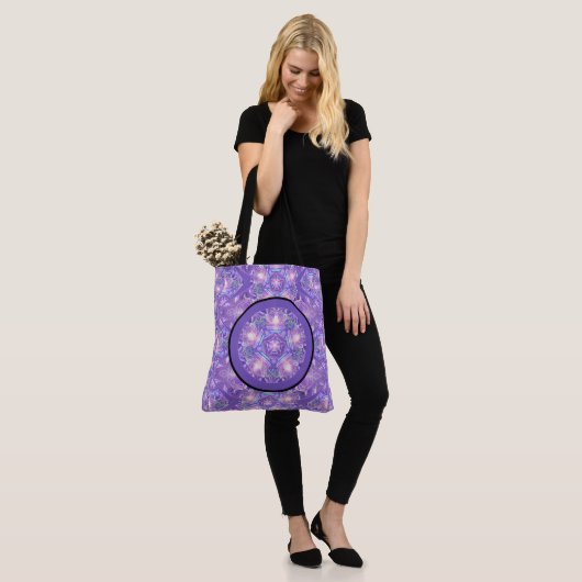 Tote Bag Pourpre W1 (Sur le modèle)