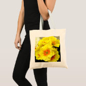 Tote Bag Primula jaune dans la florale printanière (Devant (produit))