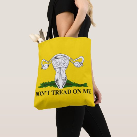 Tote Bag Pro-Choice Ne marchez pas sur mon drapeau Uterus (De près)