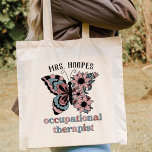 Tote Bag Professionnaliste du papillon Boho personnalisé<br><div class="desc">Le sac fourre-tout ergothérapeute est le cadeau idéal pour les thérapeutes. Il est personnalisé avec le nom de votre thérapeute et est une excellente façon de montrer de l'appréciation pour tout ce qu'ils font. Ce joli sac fourre-tout papillon boho est aussi un grand cadeau de graduation ou de l'étudiant OT....</div>
