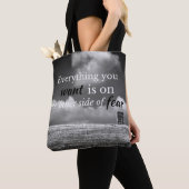 Tote Bag Quota motivationnel: Everything you want is on... (De près)