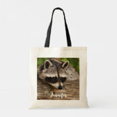 Tote Bag Raccoon mignon reposant sur un journal (Dos)