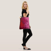Tote Bag Raspberry Flurry : Art de projection abstrait (Sur le modèle)