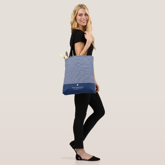 Tote Bag Rayures modernes avec Monogramme cardiaque haut de (Sur le modèle)