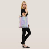 Tote Bag Rayures verticales bloc de couleur violet monogram (Sur le modèle)