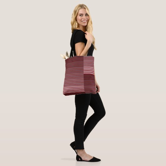 Tote Bag Red, Gray, Black, White Stripes (Sur le modèle)