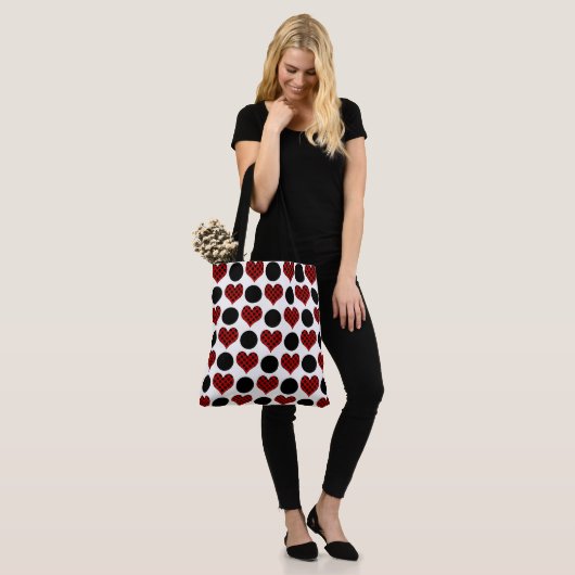 Tote Bag Red Polka Dot Hearts et Black Circles Motif (Sur le modèle)