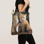 Tote Bag Renardeau devant terrier Vulpes vulpes (De près)