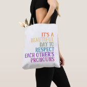 Tote Bag Respectez le pronouns rainbow flag lgbtqa+ (De près)